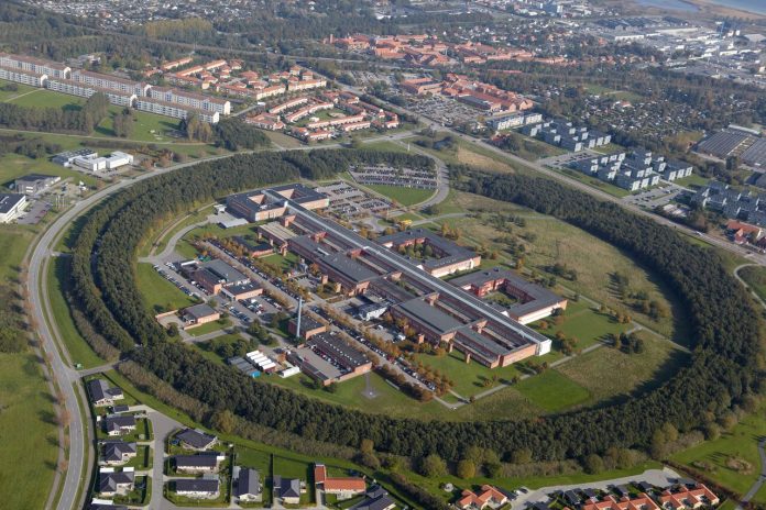 Själlands universitetssjukhus i Køge i Danmark kommer att öka sin yta med sammanlagt 110.000 kvadratmeter fram till år 2024. Detta ställer högre krav på effektiv intern logistik.
